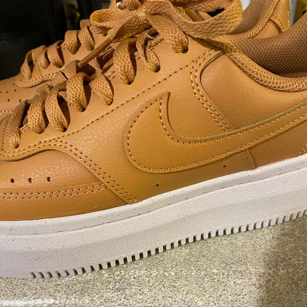 Women’s Nike court vision Alta light cognac